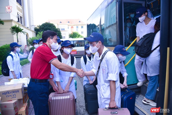 Trường Đại học Y Hà Nội điều thêm 60 cán bộ, sinh viên hỗ trợ vùng tâm dịch Bắc Ninh ảnh 9