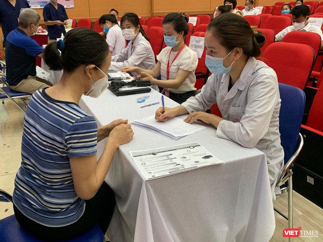 Trường Đại học Y Hà Nội: Đã tổ chức tiêm hơn 5.000 liều vaccine AstraZeneca an toàn và hiệu quả ảnh 2