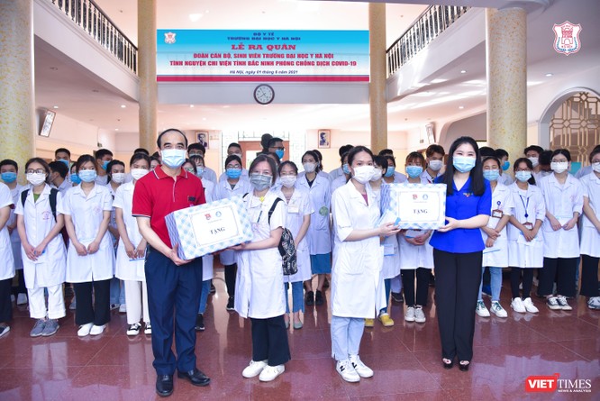 Lần thứ 3 trong 10 ngày, Trường Đại học Y Hà Nội đưa cán bộ, sinh viên chi viện tâm dịch Bắc Ninh ảnh 6