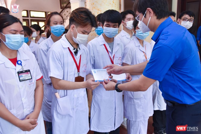 Lần thứ 3 trong 10 ngày, Trường Đại học Y Hà Nội đưa cán bộ, sinh viên chi viện tâm dịch Bắc Ninh ảnh 3