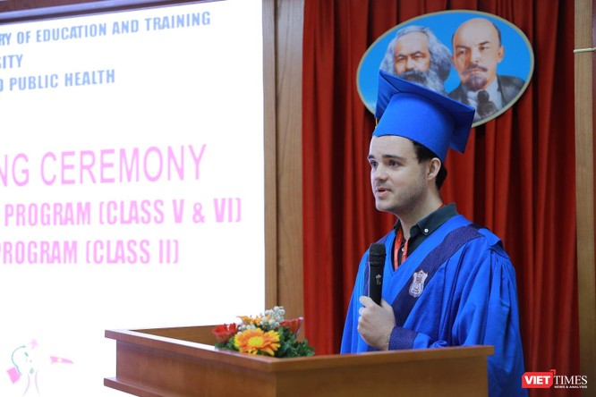 12 thạc sĩ của chương trình đào tạo y tế công cộng quốc tế đầu tiên ở Việt Nam nhận bằng tốt nghiệp ảnh 6