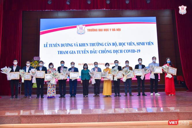 Trường Đại học Y Hà Nội tuyên dương các cán bộ, học viên, sinh viên tham gia tuyến đầu chống dịch ảnh 8
