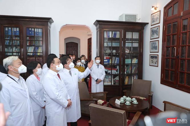 Chủ tịch Quốc hội: Đóng góp của đội ngũ cán bộ y tế, trong đó có BV Việt Đức, là không thể đo đếm ảnh 2