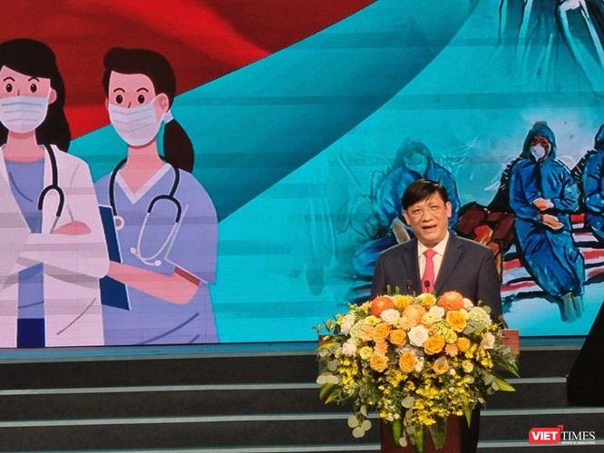 Thủ tướng Chính phủ: Sự tận hiến phục vụ của các thầy thuốc luôn để lại ấn tượng, sự biết ơn sâu sắc ảnh 2