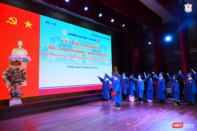 Trường ĐH Y Hà Nội: Trao bằng tốt nghiệp cho 908 tân bác sĩ và cử nhân y khoa của khóa học đặc biệt ảnh 3