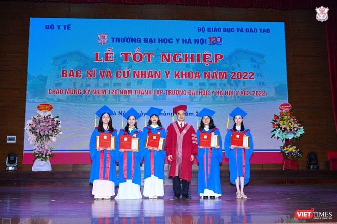 Trường ĐH Y Hà Nội: Trao bằng tốt nghiệp cho 908 tân bác sĩ và cử nhân y khoa của khóa học đặc biệt ảnh 4