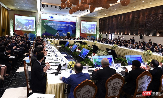 Sáng 21/10, Hội nghị Bộ trưởng Tài chính APEC 2017 (FMM 2017) đã chính thức khai mạc tại Hội An (Quảng Nam) với sự tham dự của Thủ tướng Chính phủ Nguyễn Xuân Phúc và đại biểu cấp cao đại diện của 21 nền kinh tế thành viên APEC.
