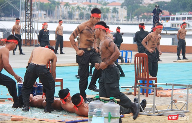 Hơn 2.000 cảnh sát diễn tập chống khủng bố bảo vệ APEC tại Đà Nẵng ảnh 20