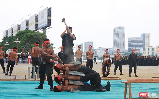 Hơn 2.000 cảnh sát diễn tập chống khủng bố bảo vệ APEC tại Đà Nẵng ảnh 21
