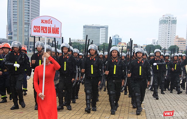 Hơn 2.000 cảnh sát diễn tập chống khủng bố bảo vệ APEC tại Đà Nẵng ảnh 12