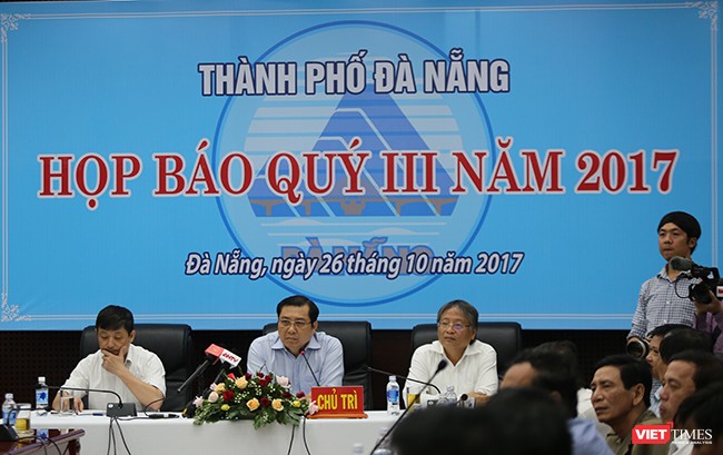 Ông Huỳnh Đức Thơ, Chủ tịch UBND TP Đà Nẵng chủ trì buổi Họp báo