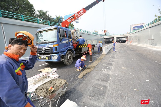 Bí thư, Chủ tịch Đà Nẵng thăm và tặng quà đơn vị thi công Hầm chui phục vụ APEC ảnh 5