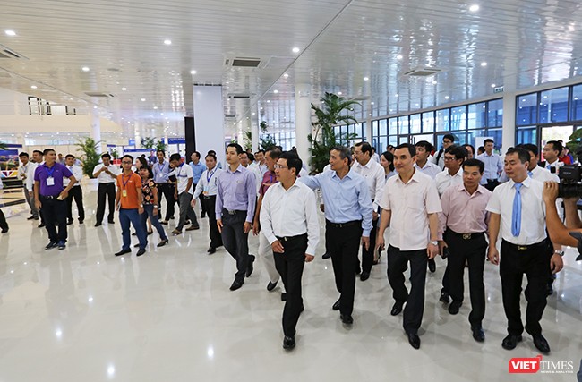 Phó Thủ tướng, Bộ trưởng Bộ Ngoại giao Phạm Bình Minh cùng lãnh đạo các Bộ ngành TƯ và lãnh đạo TP. Đà Nẵng kiểm tra Trung tâm Báo chí Quốc tế APEC 2017.