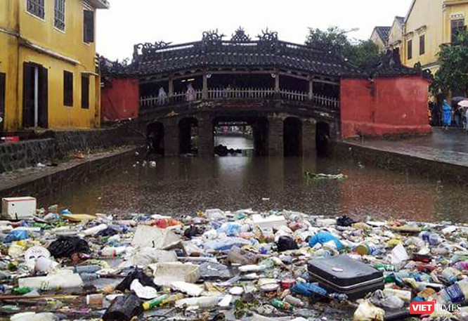 Hội An căng mình dọn rác sau lũ đón APEC ảnh 5