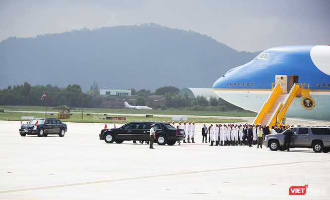 Chuyên cơ Tổng thống Mỹ hạ cánh xuống Đà Nẵng có gì khác biệt? ảnh 29