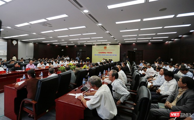 Sáng 14/11, HĐND TP Đà Nẵng tổ chức Chương trình HĐND với cử tri nhằm ghi nhận, tiếp thu ý kiến và trả lời ý kiến cử tri để chuẩn bị cho Kỳ họp HĐND cuối năm 2017.