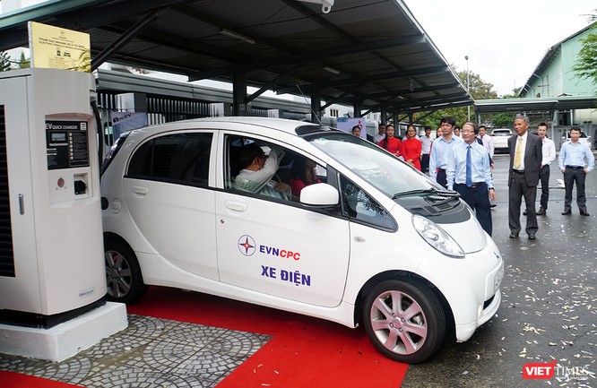 Xe điện được EVN đầu tư để vận chuyển khách đến công ty