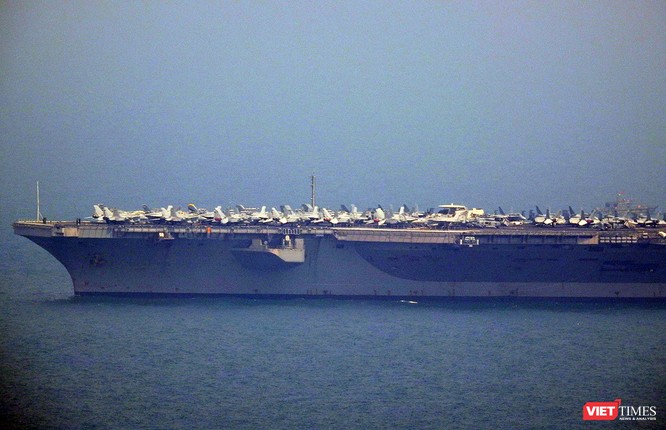 Cận cảnh siêu tàu sân bay Mỹ USS Carl Vinson đang neo đậu Tiên Sa ảnh 5