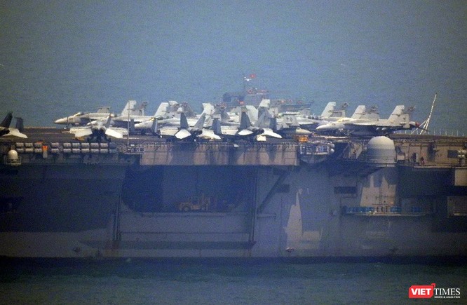 Những hình ảnh đầu tiên của tàu sân bay Mỹ Carl Vinson tại Đà Nẵng ảnh 10