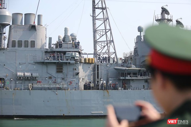 Sức mạnh của tuần dương hạm hộ tống siêu hàng không mẫu hạm đến Đà Nẵng ảnh 8