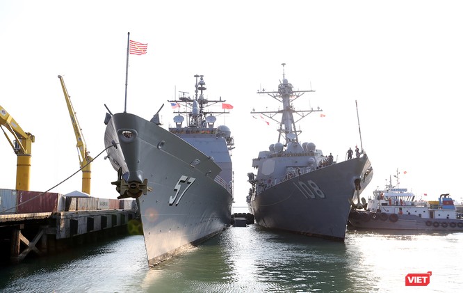 Ngắm “vệ sĩ” hộ tống siêu mẫu hạm USS Carl Vinson cập cảng Đà Nẵng ảnh 9