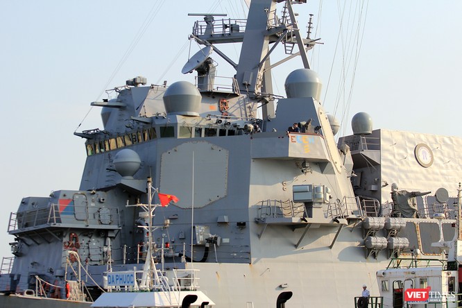 Ngắm “vệ sĩ” hộ tống siêu mẫu hạm USS Carl Vinson cập cảng Đà Nẵng ảnh 12