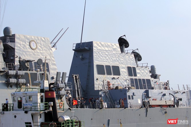 Ngắm “vệ sĩ” hộ tống siêu mẫu hạm USS Carl Vinson cập cảng Đà Nẵng ảnh 14