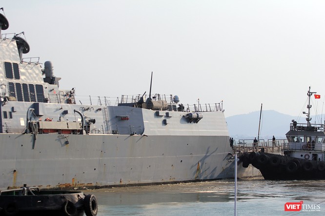 Ngắm “vệ sĩ” hộ tống siêu mẫu hạm USS Carl Vinson cập cảng Đà Nẵng ảnh 15