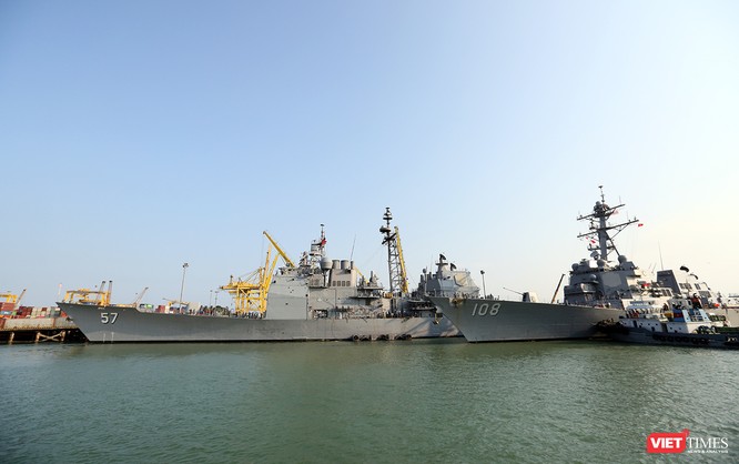 Ngắm “vệ sĩ” hộ tống siêu mẫu hạm USS Carl Vinson cập cảng Đà Nẵng ảnh 4