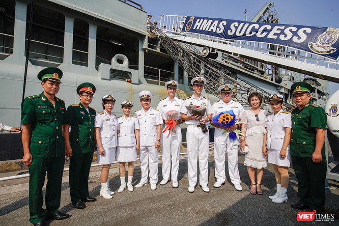 Đội tàu Hải quân Hoàng Gia Australia đến thăm TP.HCM ảnh 5