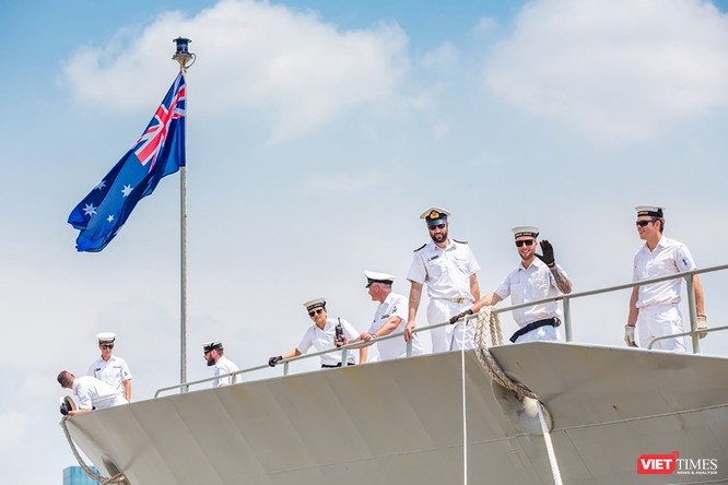 Đội tàu Hải quân Hoàng Gia Australia đến thăm TP.HCM ảnh 6