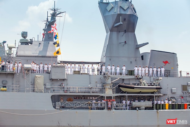 Đội tàu Hải quân Hoàng Gia Australia đến thăm TP.HCM ảnh 7