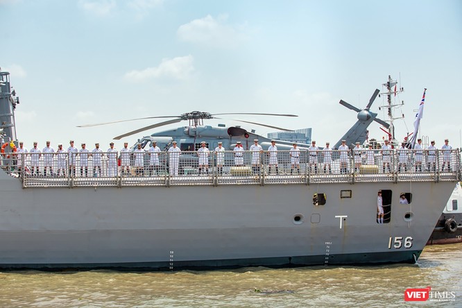 Đội tàu Hải quân Hoàng Gia Australia đến thăm TP.HCM ảnh 8
