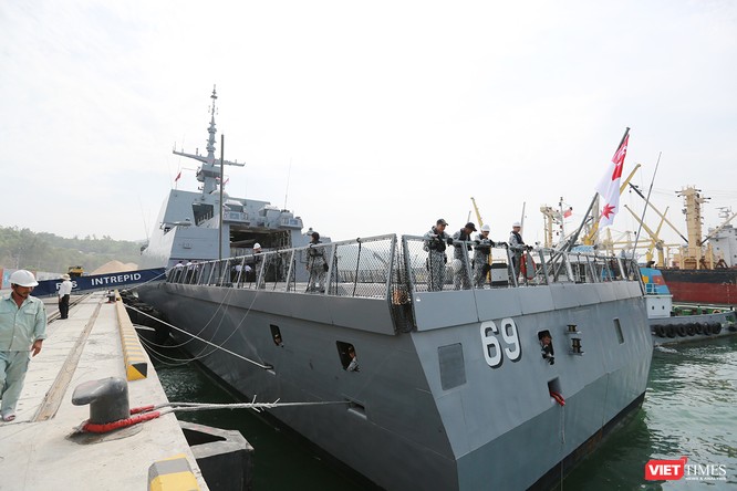 Tàu khu trục RSS INTREPID-Hải quân Singapore đã đến Đà Nẵng ảnh 9