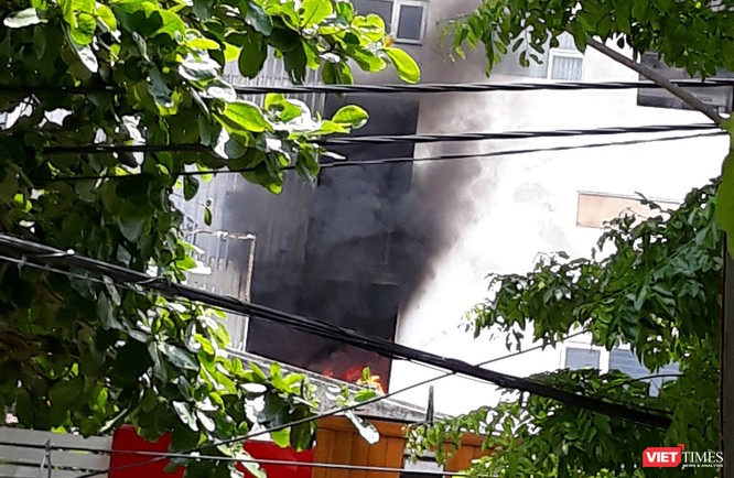 Đà Nẵng: Cháy ở chung cư Fhome, hàng trăm người hốt hoảng tháo chạy ảnh 1