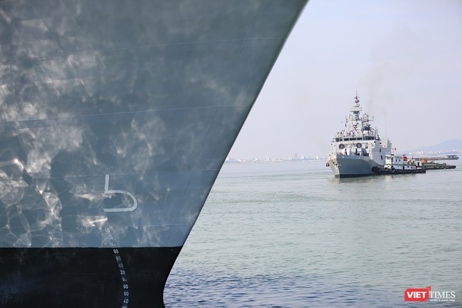 Sức mạnh của tàu hộ vệ tên lửa INS Kamorta và “siêu hậu cần” INS Shakti-Hải quân Ấn Độ ở Đà Nẵng ảnh 3