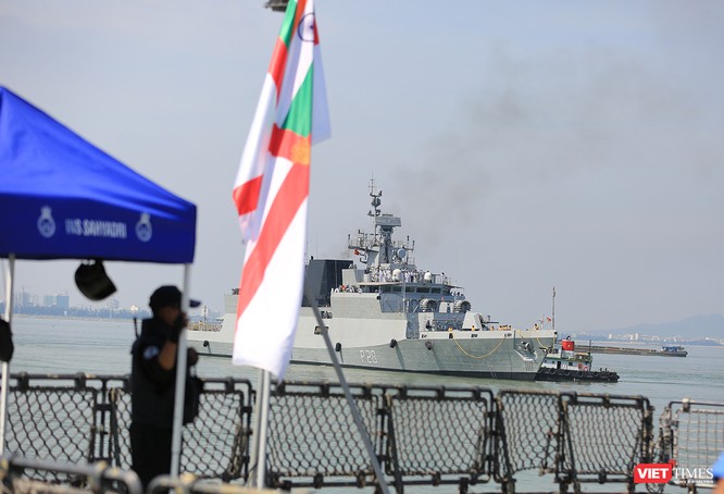 Sức mạnh của tàu hộ vệ tên lửa INS Kamorta và “siêu hậu cần” INS Shakti-Hải quân Ấn Độ ở Đà Nẵng ảnh 6