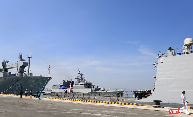 Sức mạnh của tàu hộ vệ tên lửa INS Kamorta và “siêu hậu cần” INS Shakti-Hải quân Ấn Độ ở Đà Nẵng ảnh 7