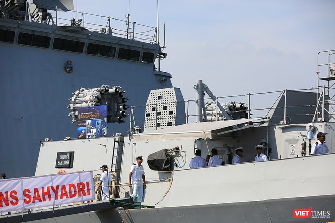 Cận cảnh chiến hạm INS Sahyadri (F-49) của Hải quân Ấn Độ tại Đà Nẵng ảnh 1