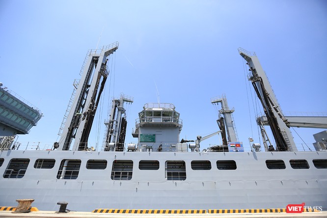 Sức mạnh của tàu hộ vệ tên lửa INS Kamorta và “siêu hậu cần” INS Shakti-Hải quân Ấn Độ ở Đà Nẵng ảnh 29