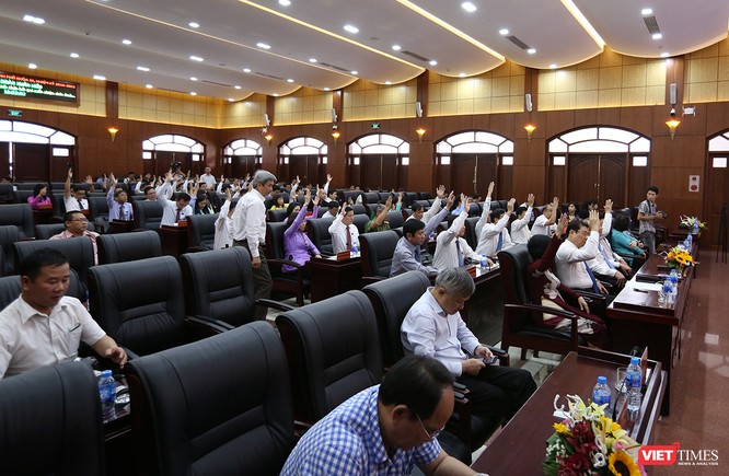 Những khoảnh khắc phiên bầu nhân sự chủ chốt của thành phố Đà Nẵng ảnh 16