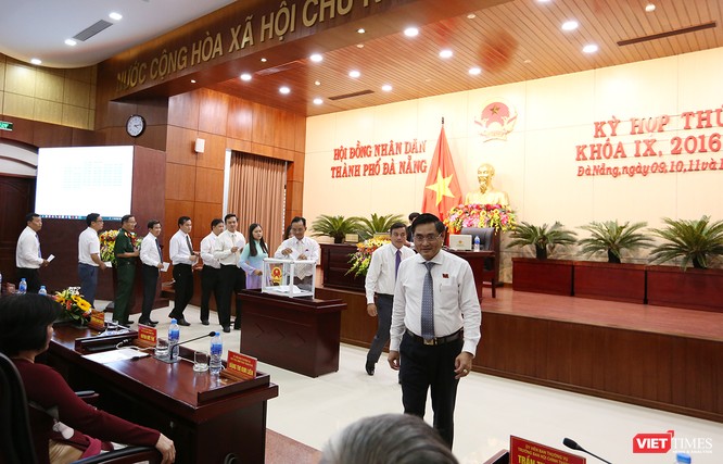 Những khoảnh khắc phiên bầu nhân sự chủ chốt của thành phố Đà Nẵng ảnh 28