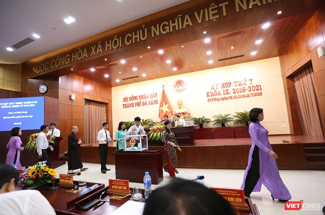 Những khoảnh khắc phiên bầu nhân sự chủ chốt của thành phố Đà Nẵng ảnh 20