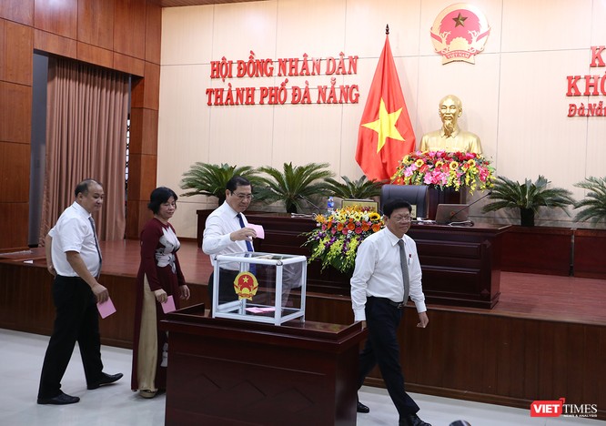 Những khoảnh khắc phiên bầu nhân sự chủ chốt của thành phố Đà Nẵng ảnh 10