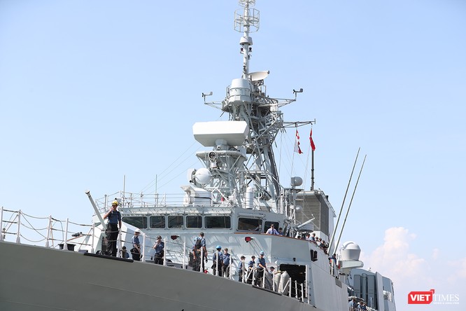 Xem sức mạnh của đội tàu Hải quân Canada tại Đà Nẵng ảnh 4