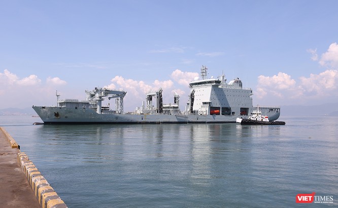 Đội tàu Hải quân Hoàng gia Canada Calgary rời Đà Nẵng ảnh 4