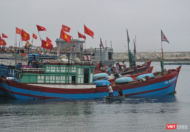 Quảng Ngãi: Ngư dân Lý Sơn nô nức khai tàu mở biển đầu năm ảnh 1