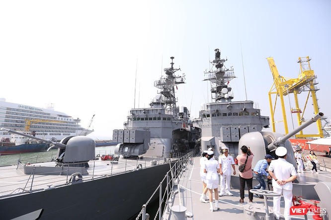 Cận cảnh cặp chiến hạm Nhật Bản vừa cập cảng Tiên Sa ảnh 28