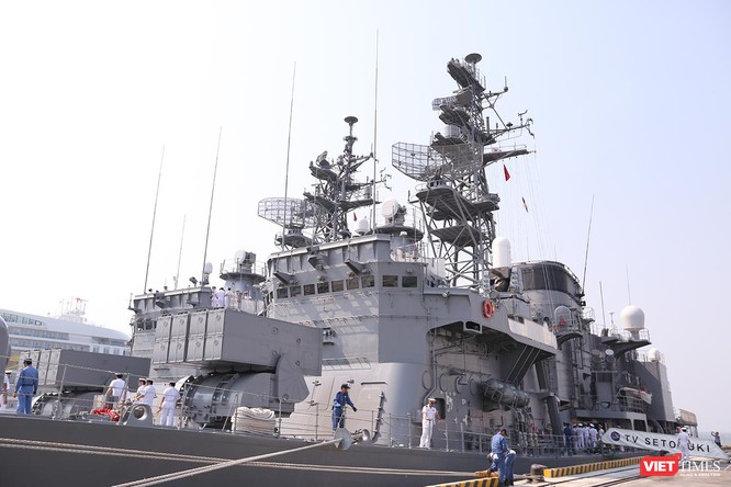 Cận cảnh cặp chiến hạm Nhật Bản vừa cập cảng Tiên Sa ảnh 6