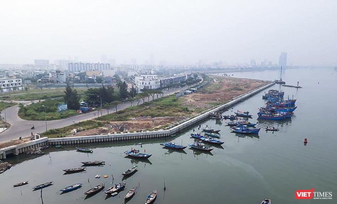Dư luận dấy lên lo ngại khi xuất hiện cả cụm công trình lấy sông Hàn sau khi dự án Marina Complex hoàn thành việc thi công bờ kè và san nền
